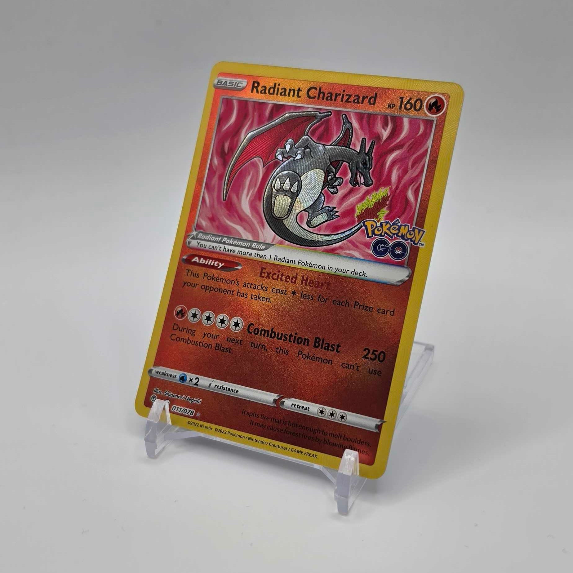 Radiant Charizard - Pokemon GO - NM